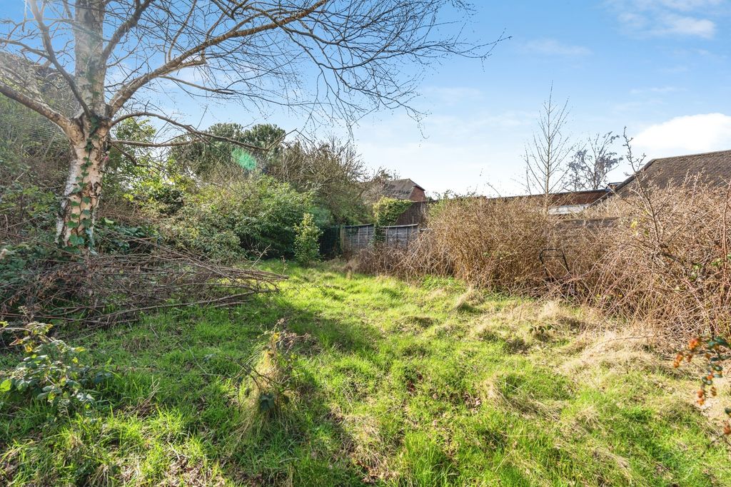 Additional image 7 of 2 bed flat for salePetworth Road, Haslemere, Surrey GU27