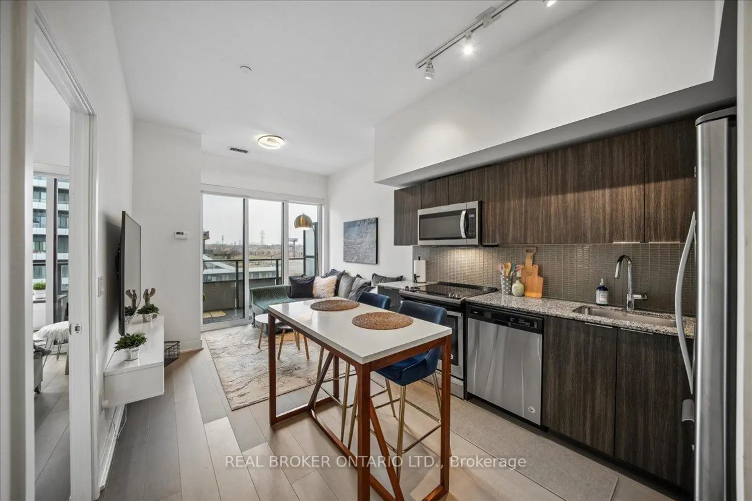 20 Shore Breeze Drive 603 photo 3