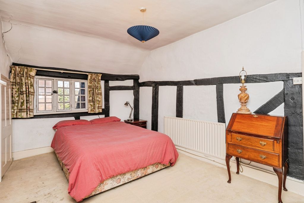 Additional image 11 of 2 bed flat for salePetworth Road, Haslemere, Surrey GU27