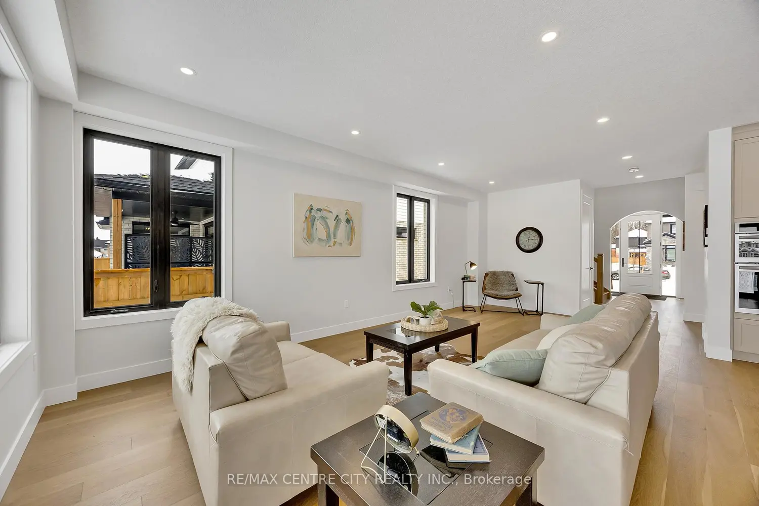 211 Foxborough Place photo 4