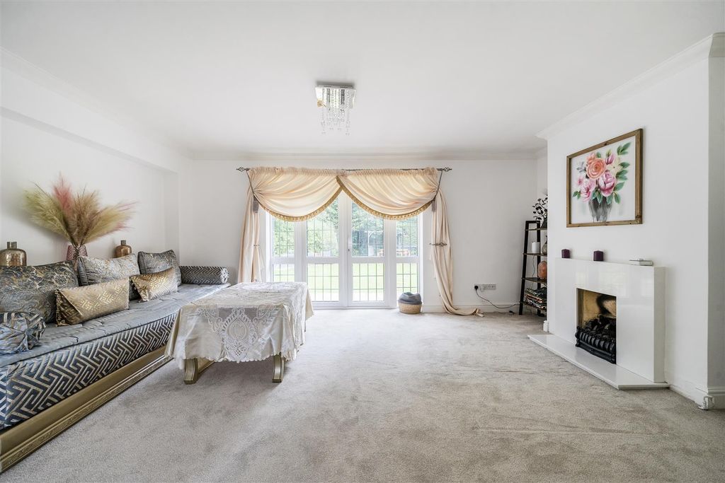Additional image 13 of 6 bed detached house for saleMerlewood Close, High Wycombe HP11