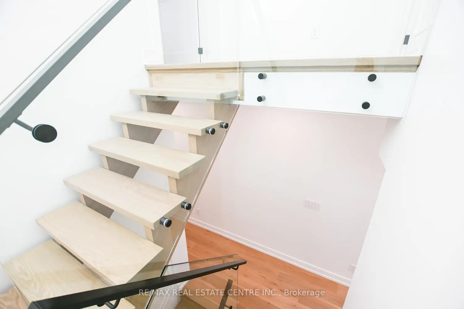 59 Jones Avenue photo 4