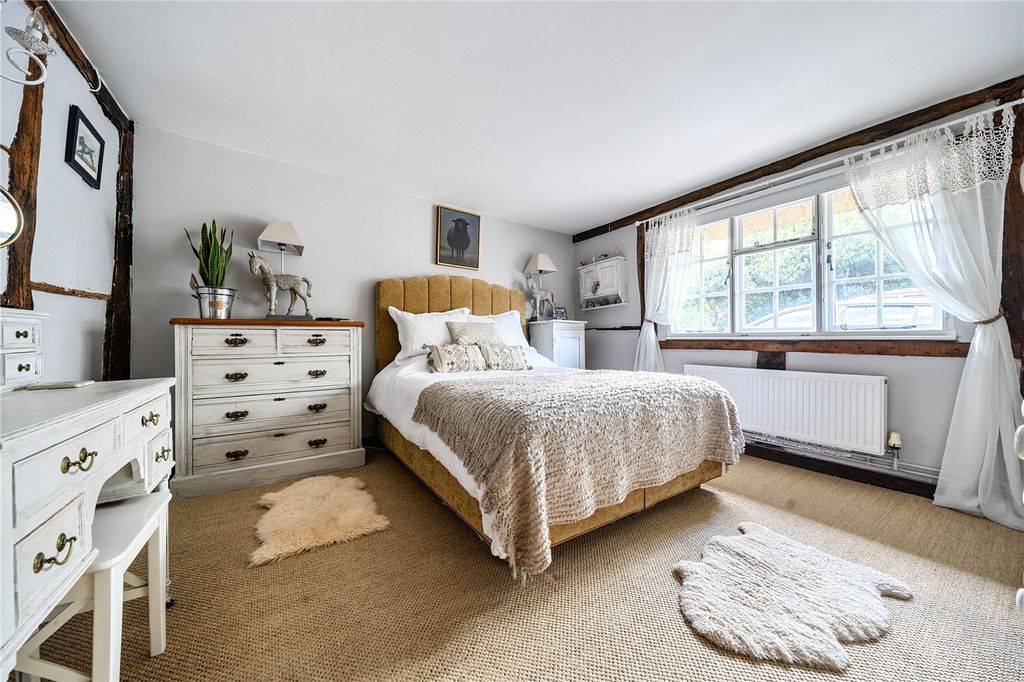 Additional image 10 of 4 bed detached house for saleLondon Road, Hook, Hampshire RG27