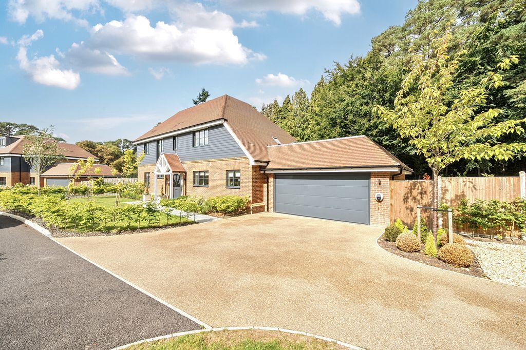 Additional image 20 of 4 bed detached house for saleBaskerville Drive, Hindhead GU26