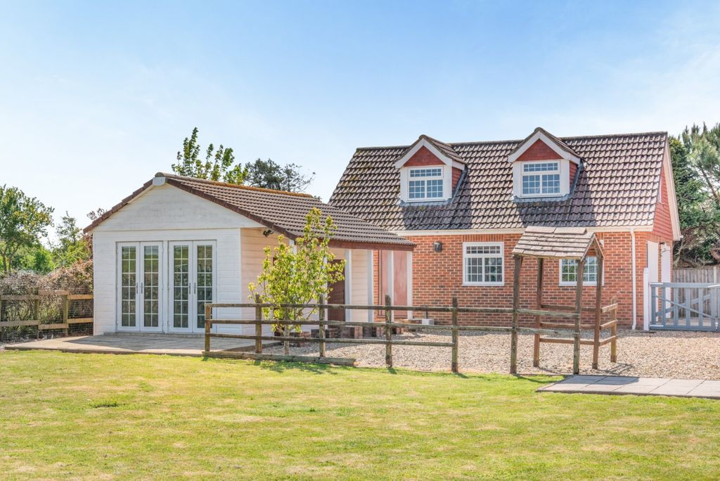 Additional image 14 of 4 bed detached house for saleSt. Marys Road, Hayling Island, Hampshire PO11