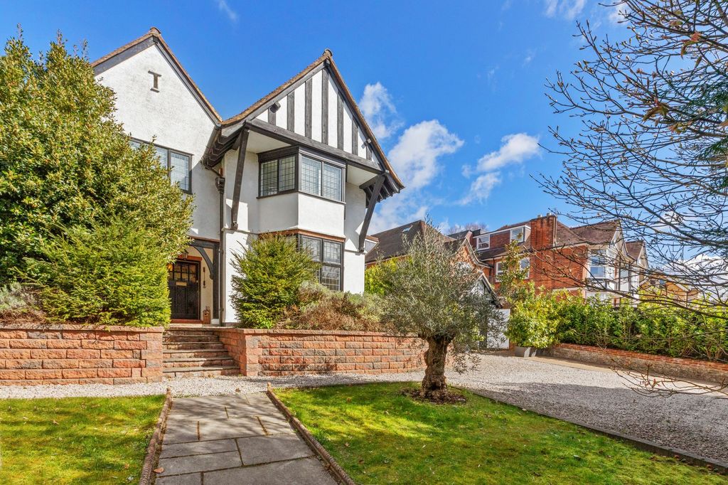 5 bed detached house for saleRectory Avenue, High Wycombe HP13