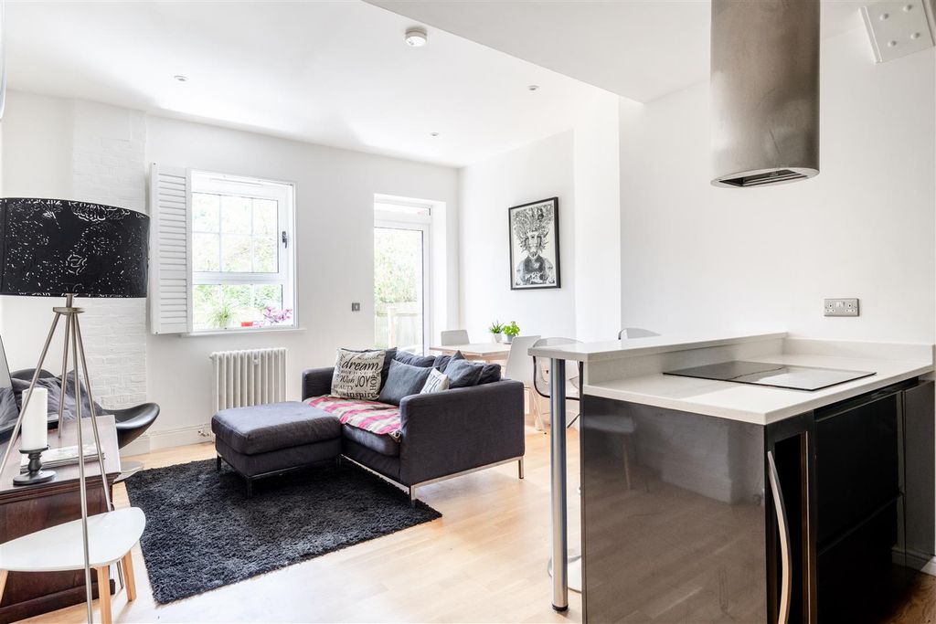 2 bed flat for saleStation Quarter Apartments, Boltro Road, Haywards Heath RH16 photo 5
