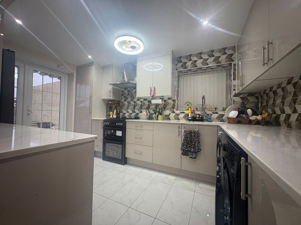 Additional image 10 of 6 bed semi-detached house for saleWentworth Crescent, Hayes UB3