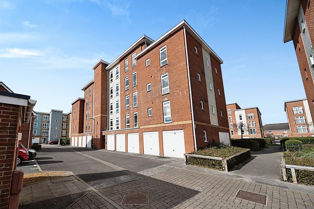 Additional image 9 of 2 bed flat for saleLittle Hackets, Havant PO9
