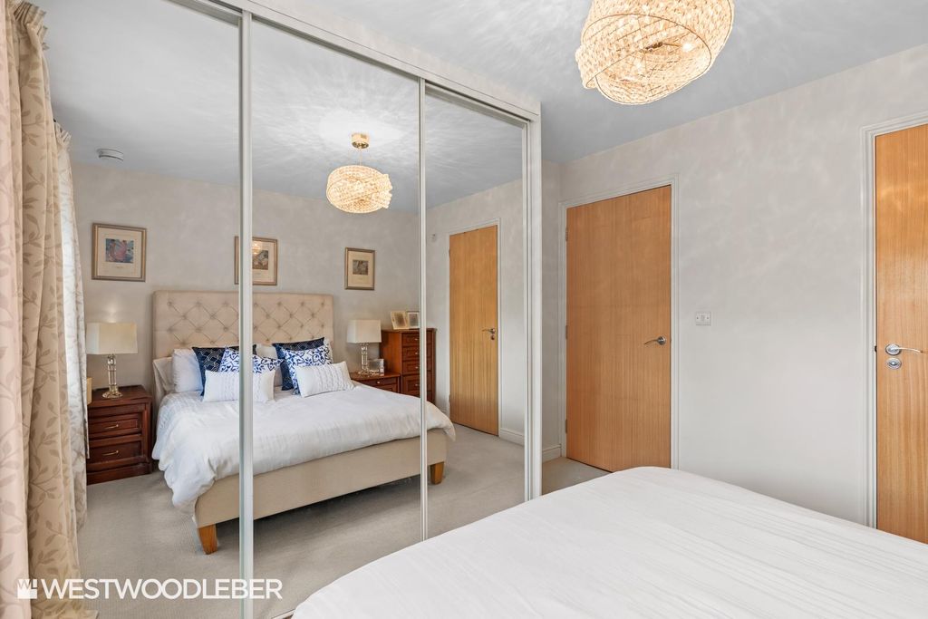 Additional image 15 of 3 bed flat for salePlomer Avenue, Hoddesdon EN11