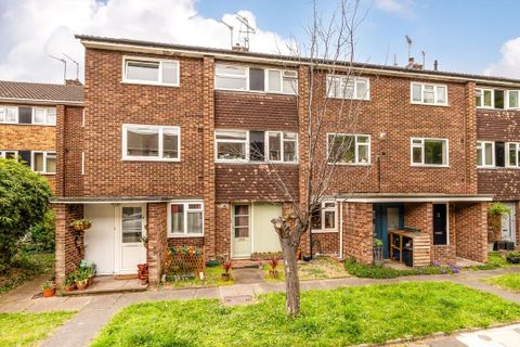 Cumberland Close, St Margarets TW1