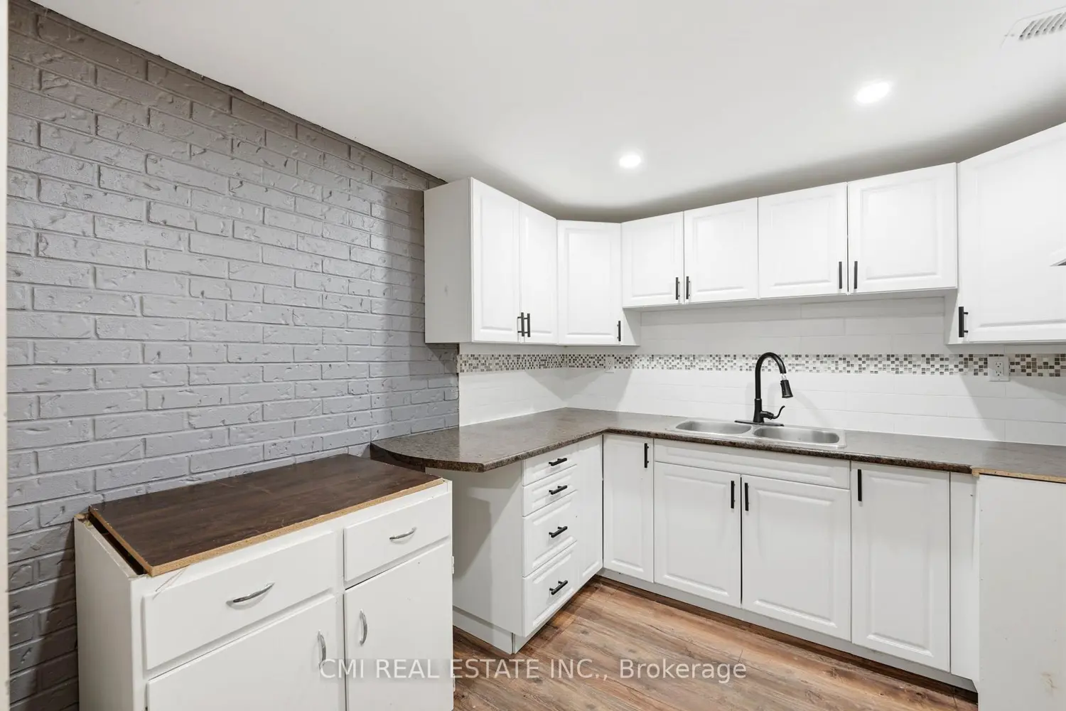 Additional image 16 of 692 Emily Park Road