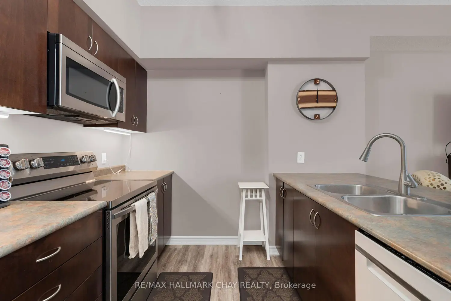 486 Laclie Street 109 photo 4