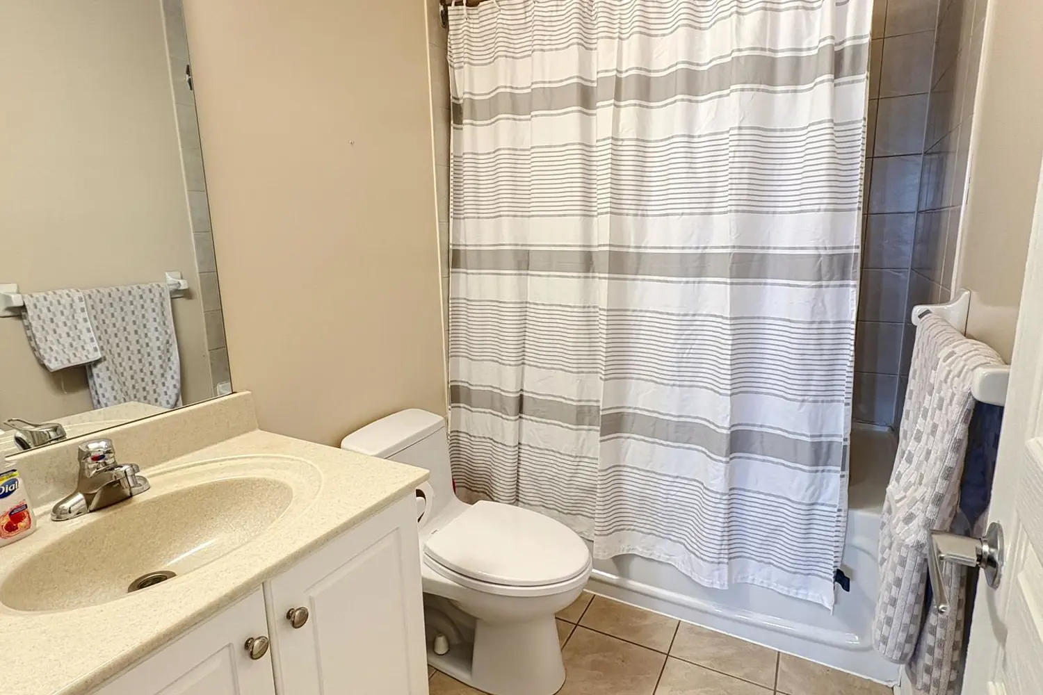 Additional image 19 of 1415 Lawrence Avenue 217