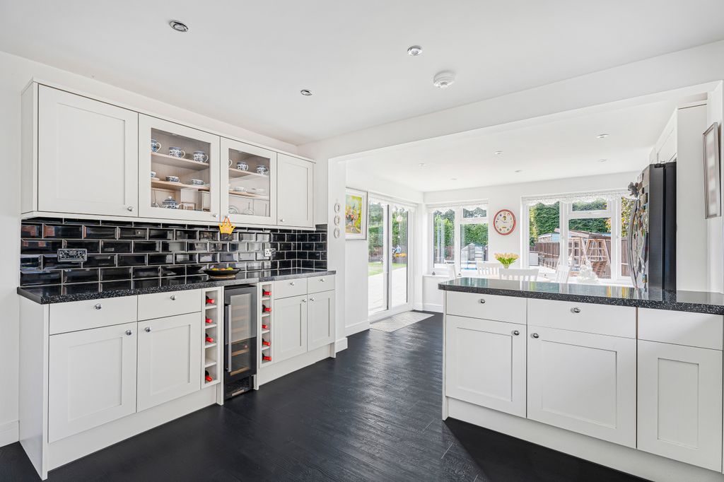 Additional image 3 of 4 bed detached house for salePiccotts End, Hemel Hempstead HP1