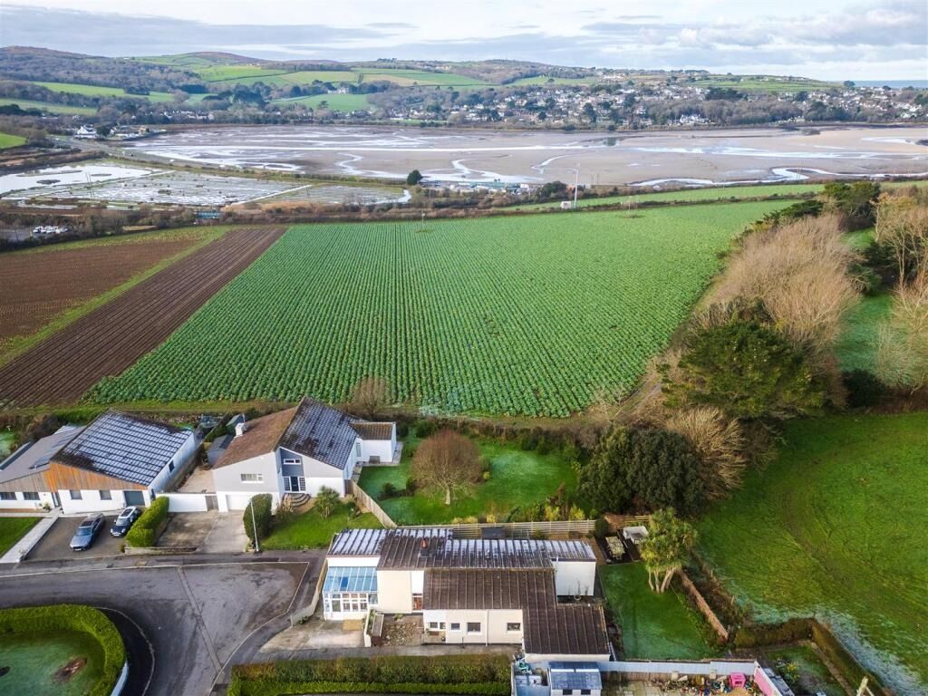 5 bed bungalow for saleMeadowside Close, Hayle TR27