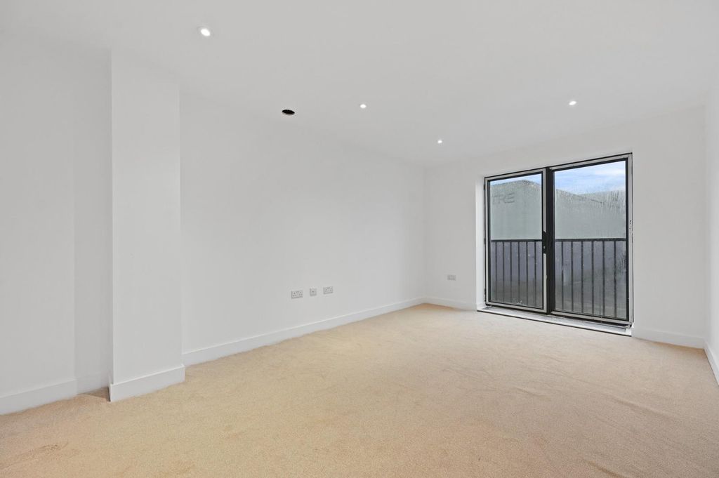 Additional image 4 of 2 bed flat for salePrince Regent Road, Hounslow TW3
