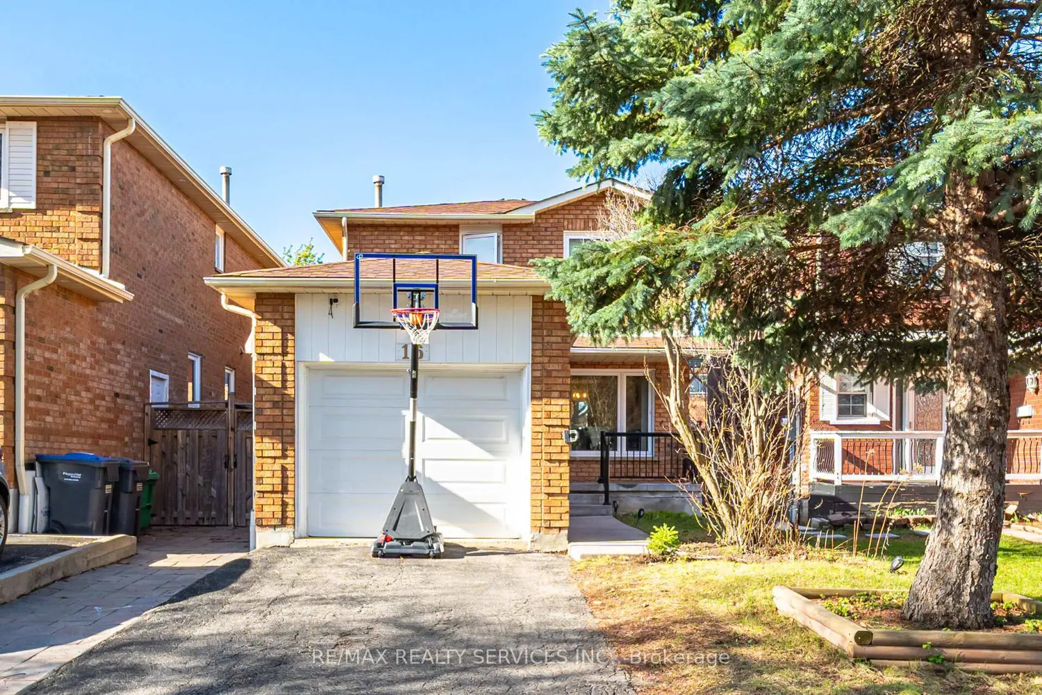 16 Langholm Court