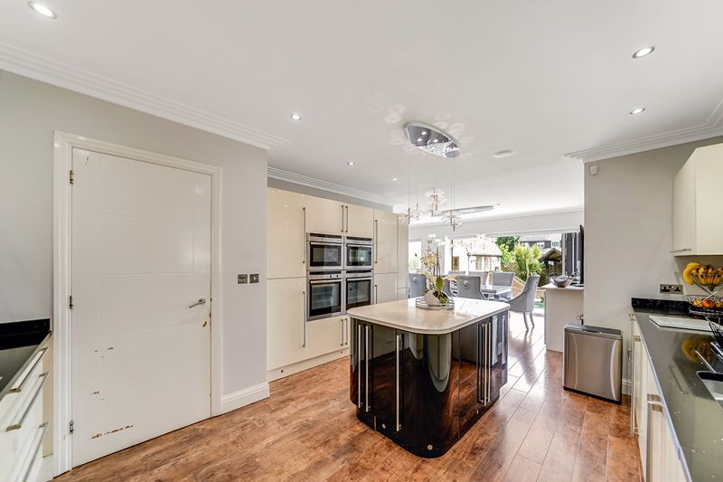 Additional image 8 of 6 bed detached house for saleWare Road, Hoddesdon EN11