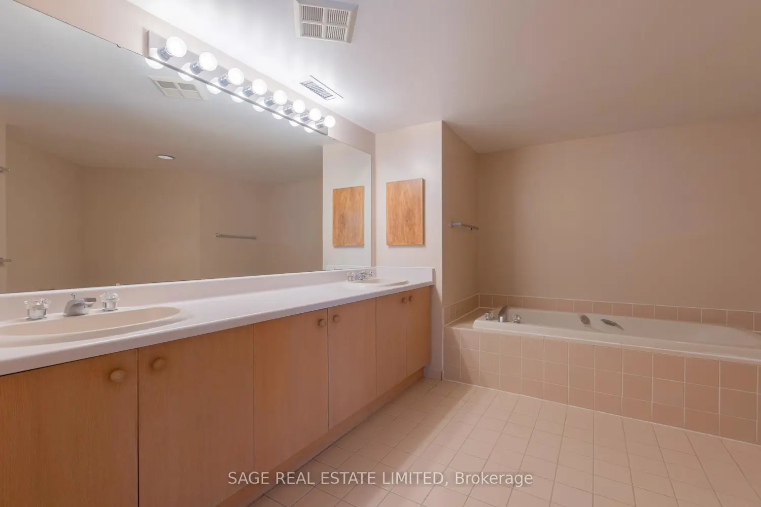 Additional image 3 of 25 George Street 302
