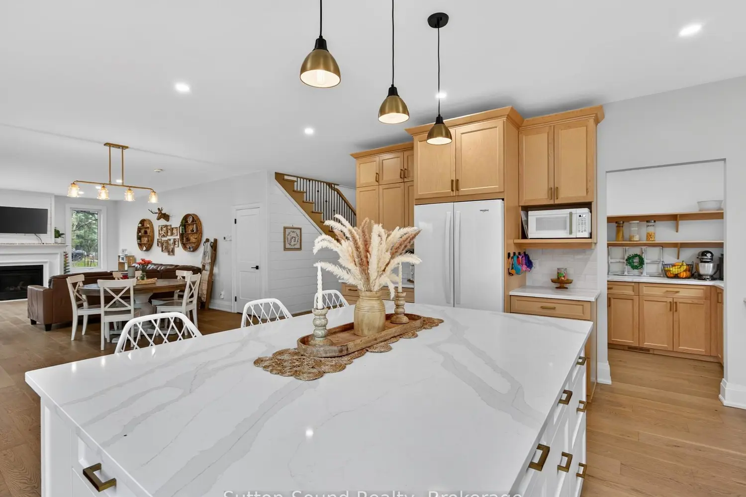 240 Bruce Street photo 5