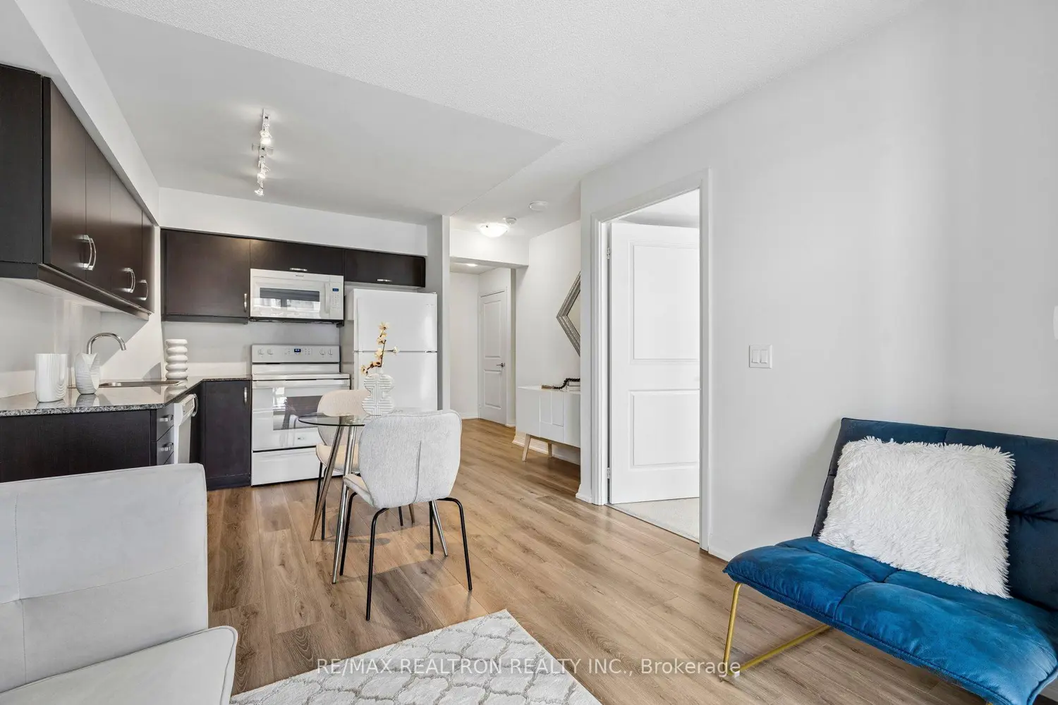 Additional image 9 of 30 Meadowglen Place 1503