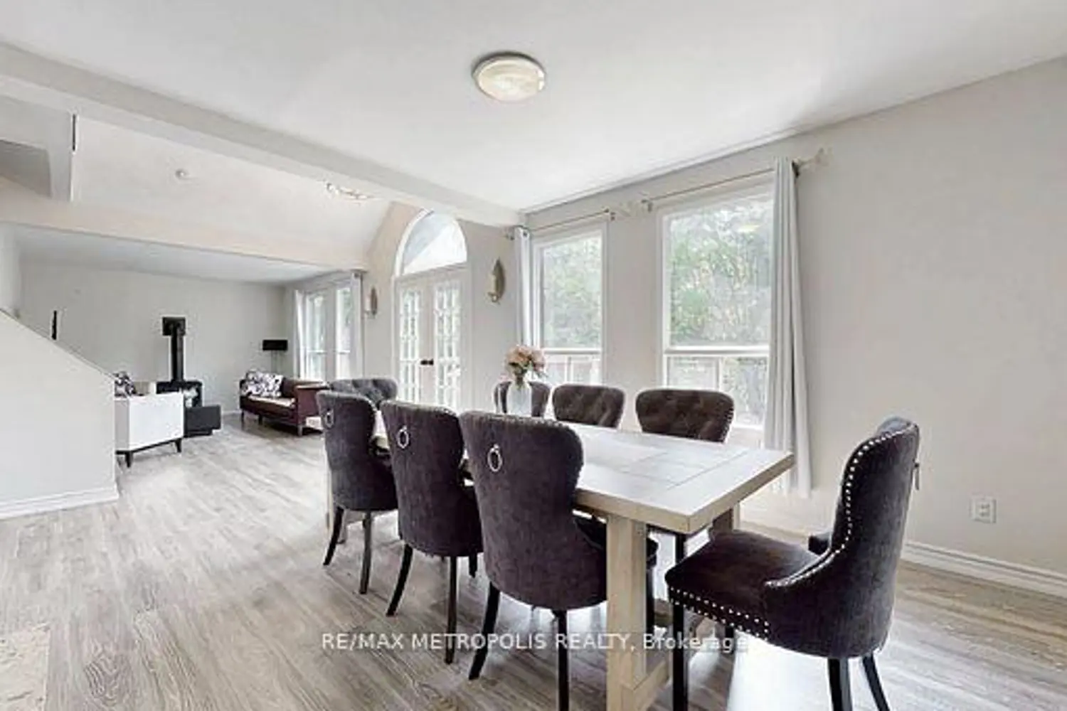 1000 Elgin Street photo 5