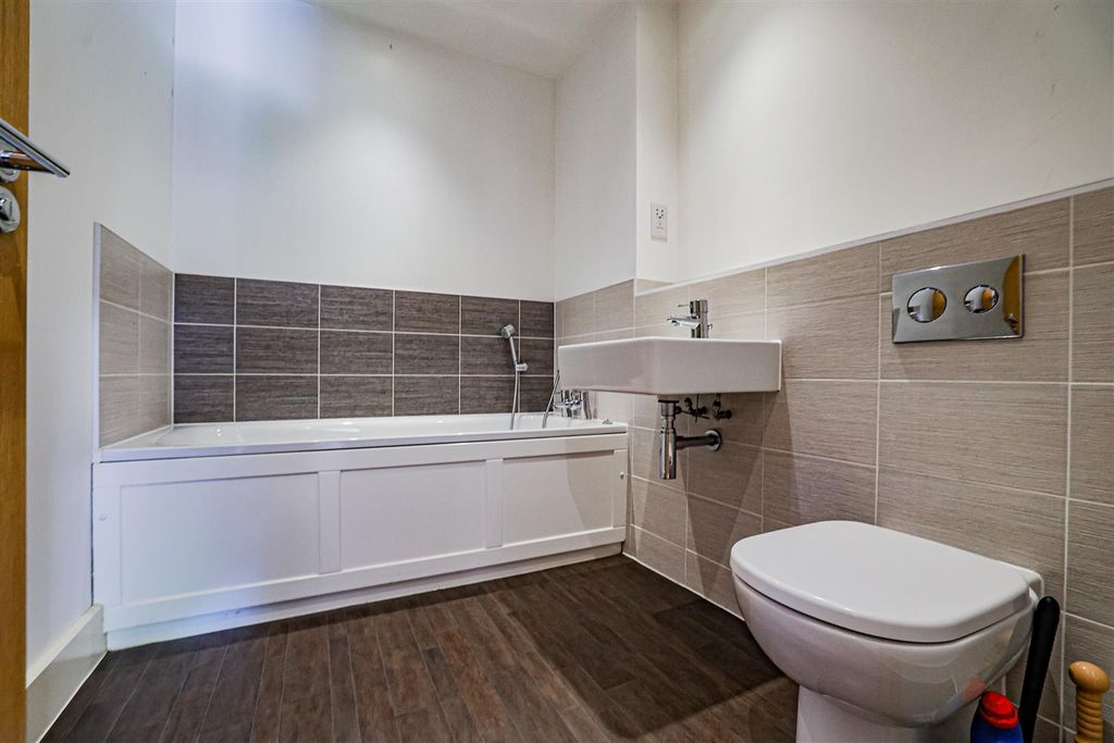 Additional image 15 of 2 bed flat for saleThe Embankment, Nash Mills Wharf, Hemel Hempstead HP3