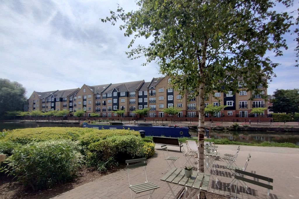 Additional image 6 of 2 bed flat for saleStationers Place, Hemel Hempstead HP3