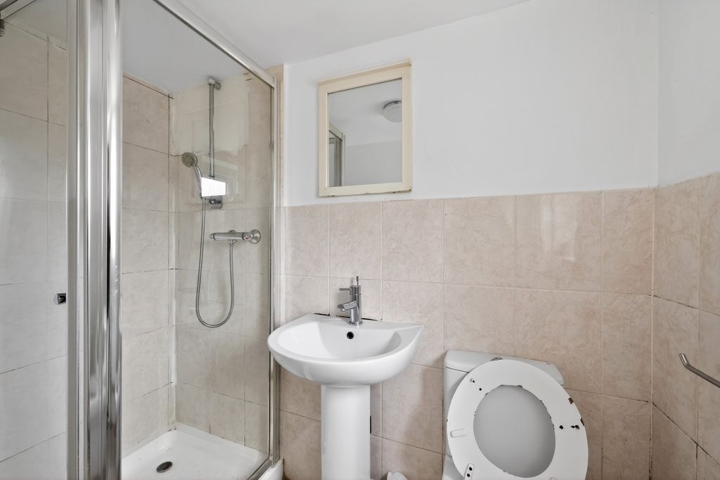 Additional image 8 of 5 bed detached house for saleWalton Road, Hoddesdon EN11