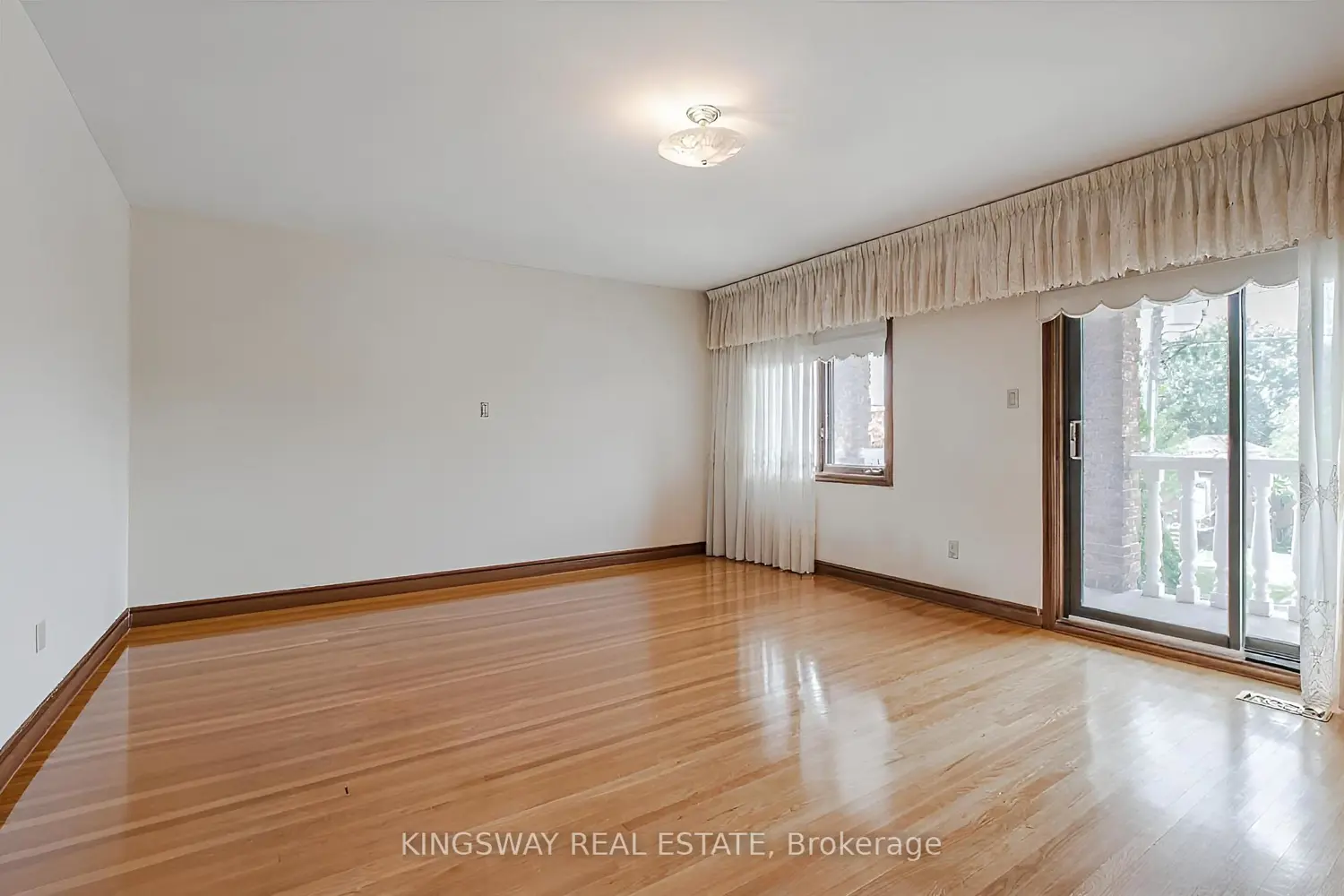 27 Mulholland Avenue photo 5