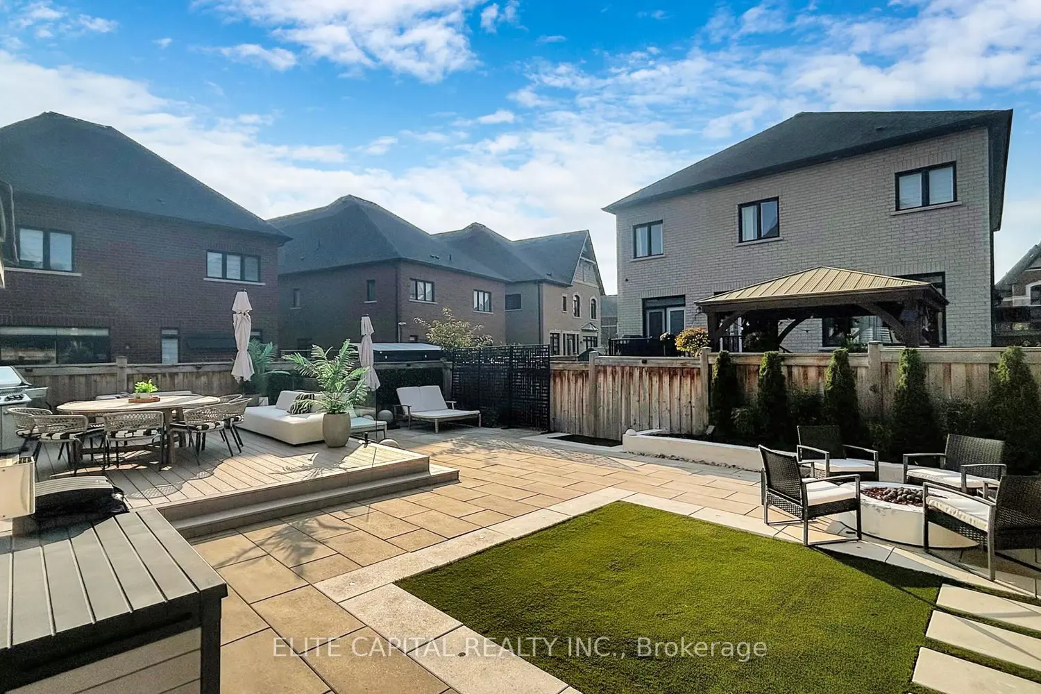 18 Rotondo Crescent photo 4