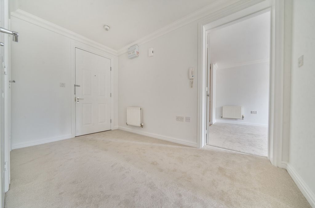 Additional image 5 of 2 bed flat for saleHaslemere, Surrey GU27