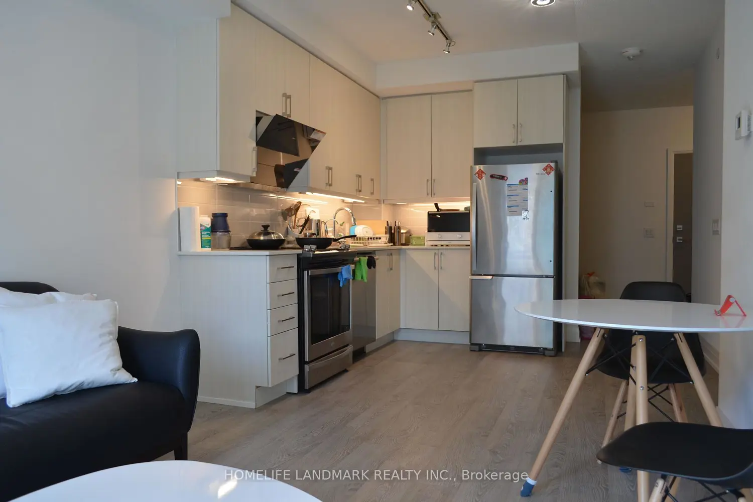 591 Sheppard Avenue 808 photo 2