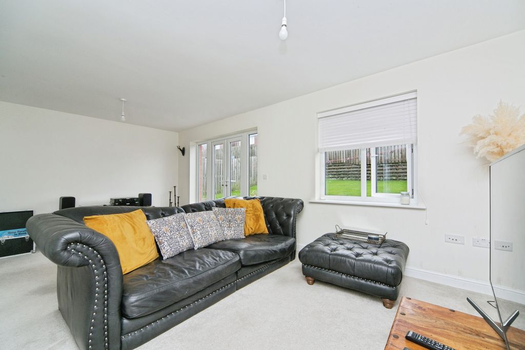 4 bed detached house for saleParc Tyddyn Bach, Holyhead LL65 photo 5