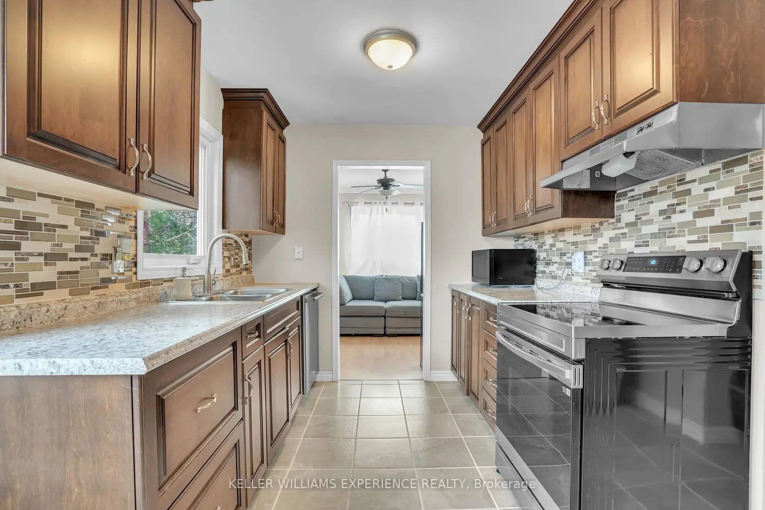 24 Lindsay Court photo 3