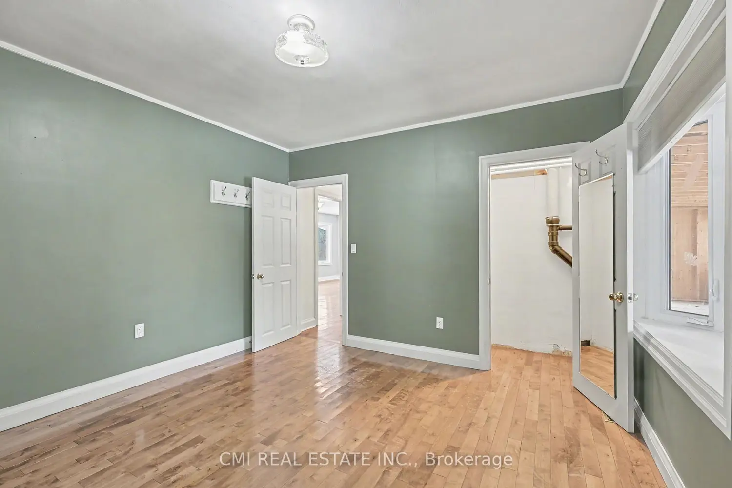 3440 Simcoe Street photo 5