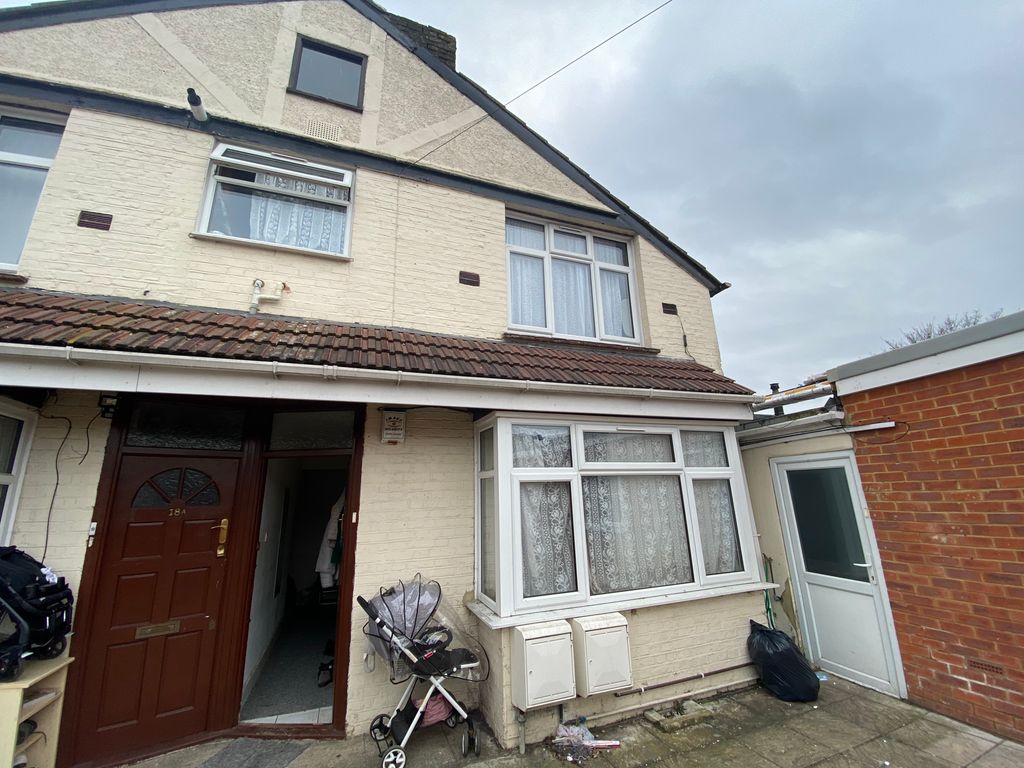 3 bed flat for saleWillow Tree Lane, Hayes UB4