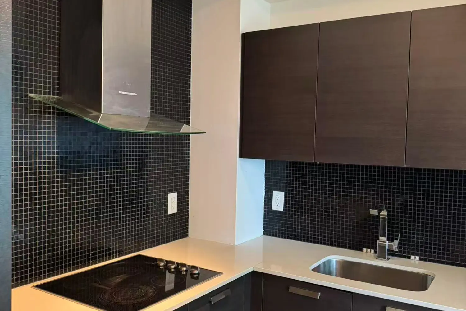 11 Bogert Avenue 2601 photo 3