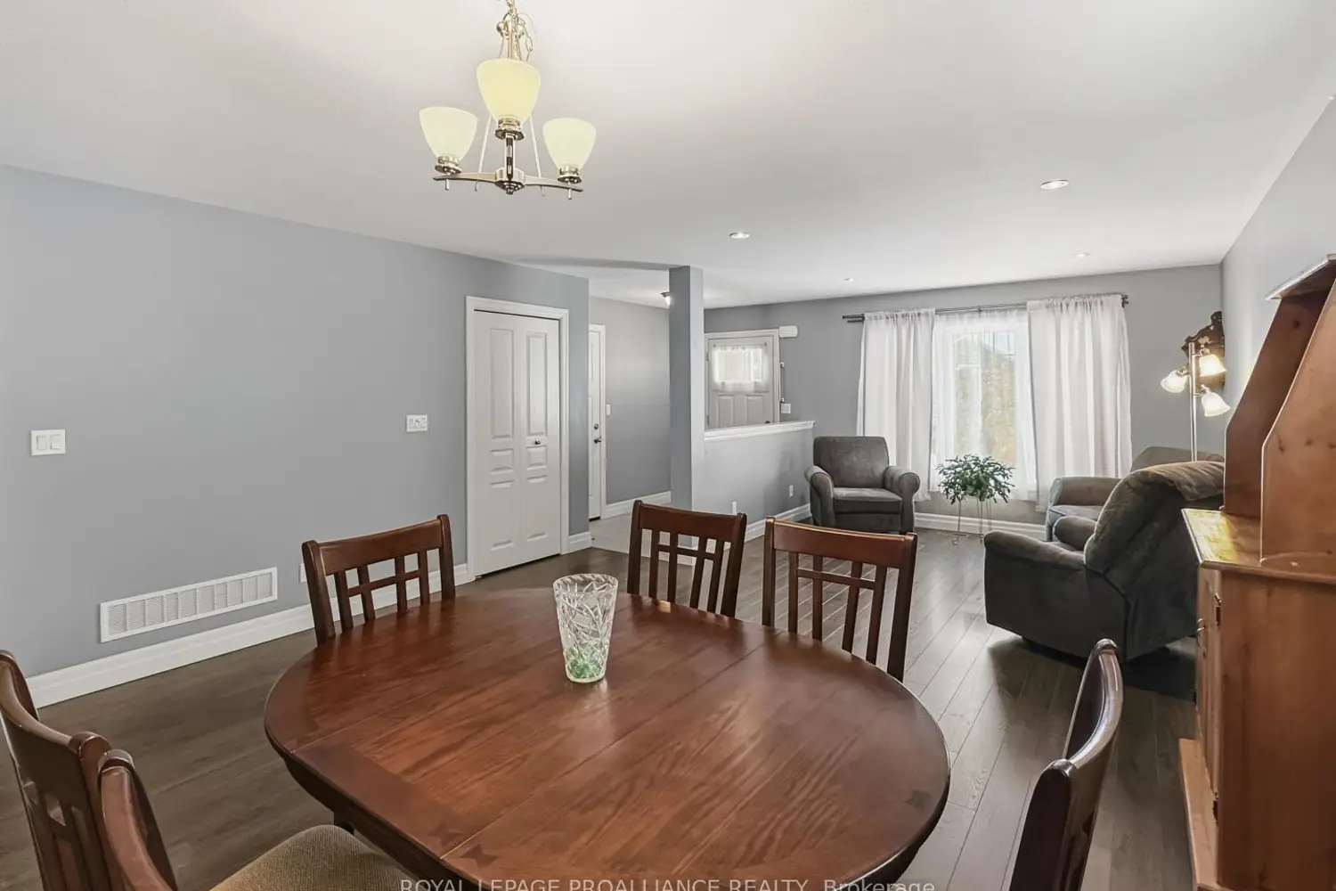 8 Tessa Boulevard photo 3