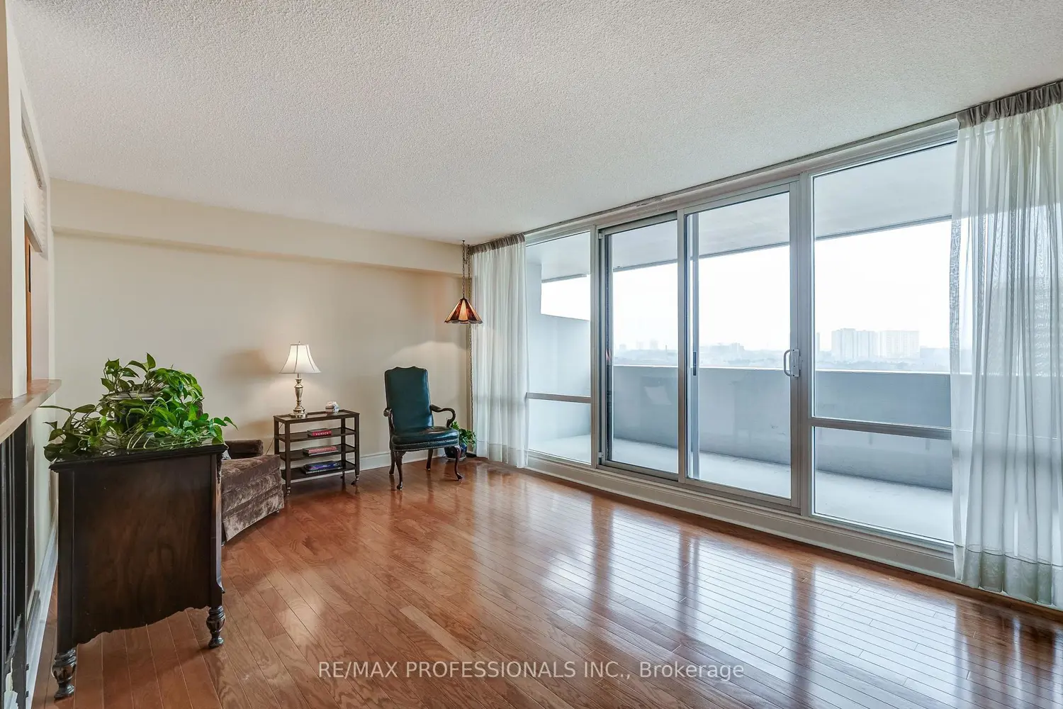 240 Scarlett Road 1405 photo 4