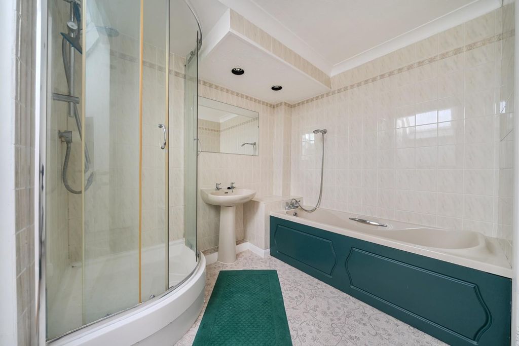 Additional image 10 of 4 bed property for saleSt. Aubins Park, Hayling Island PO11