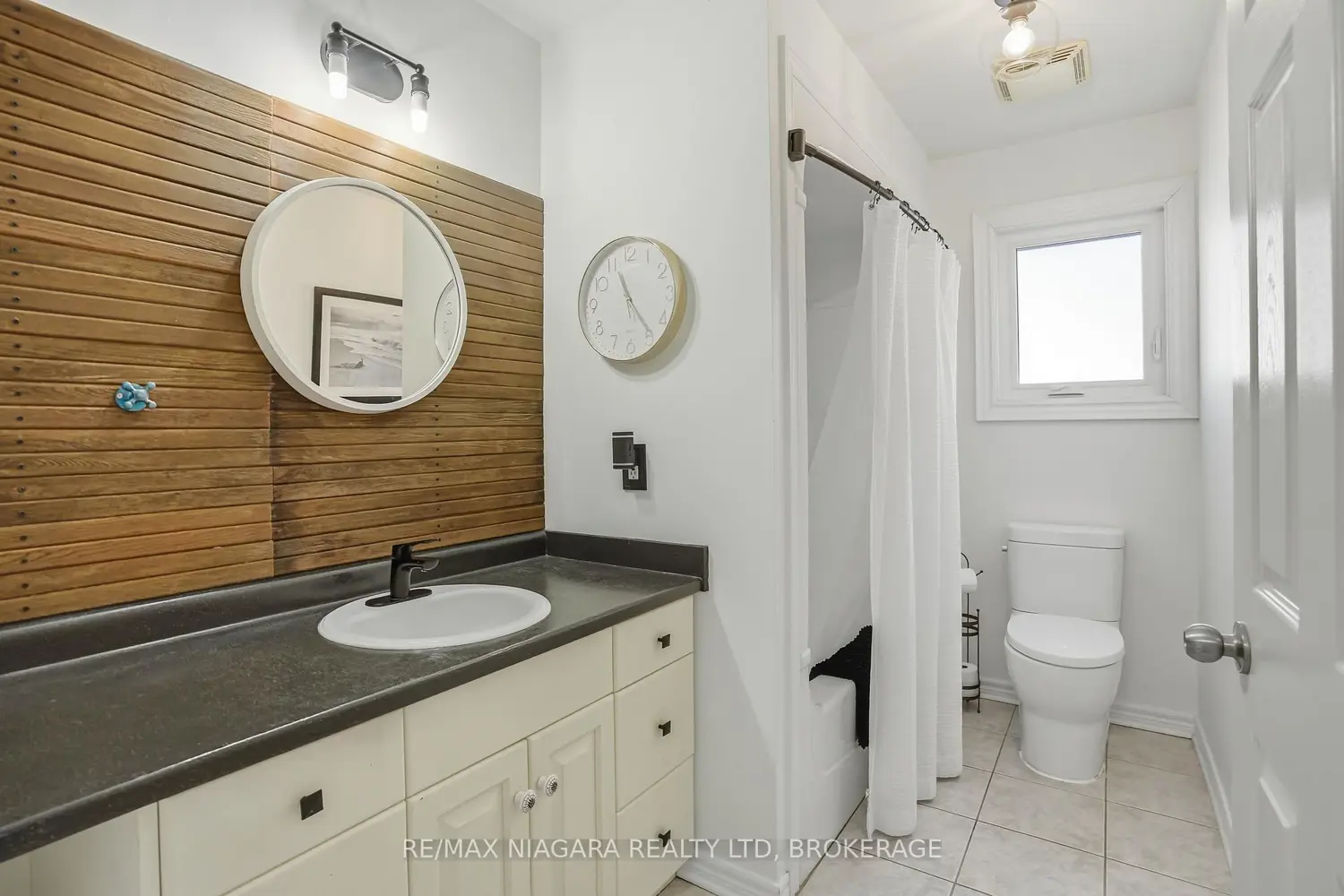 858 Canada Drive photo 5