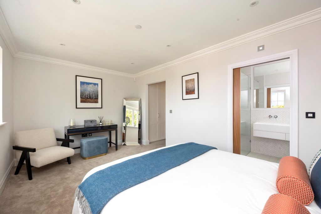 Additional image 10 of 2 bed flat for saleHaslemere Heights, Hill Road, Haslemere, Surrey GU27