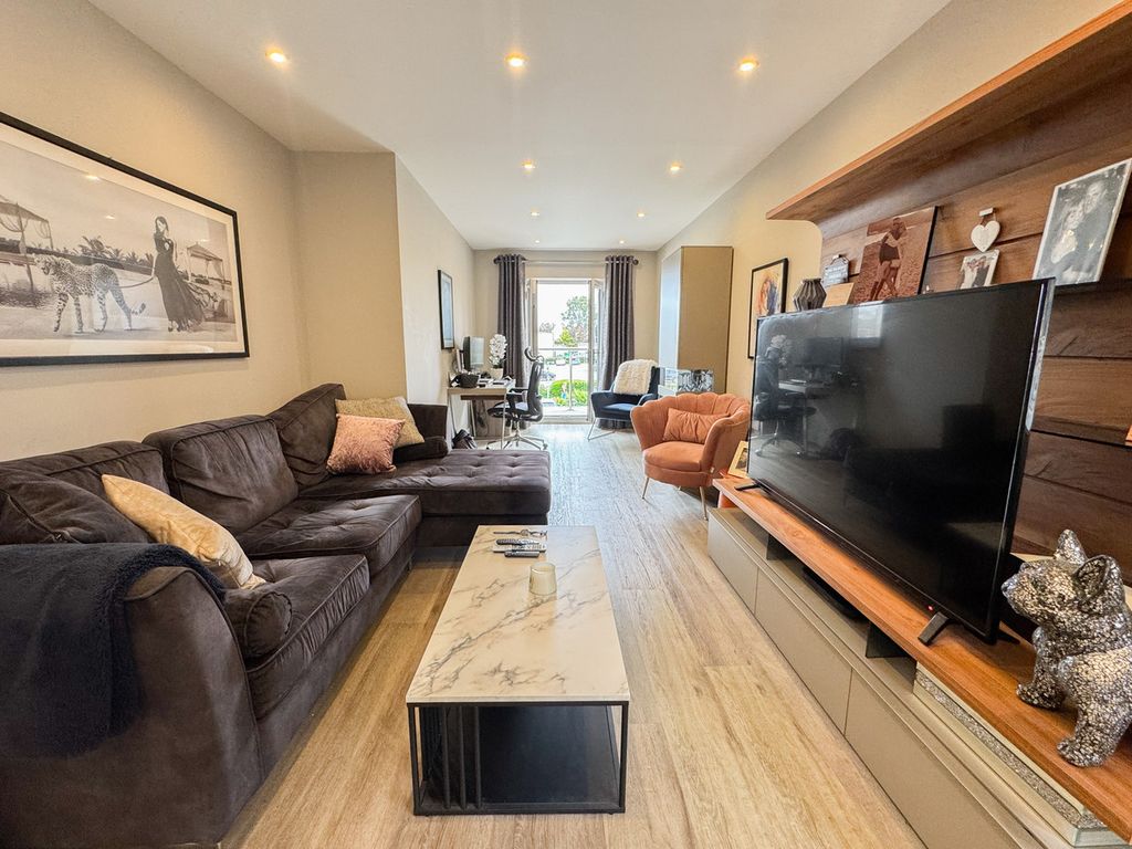 Additional image 8 of 2 bed flat for saleThe Swans, Ferry Road, Hullbridge SS5