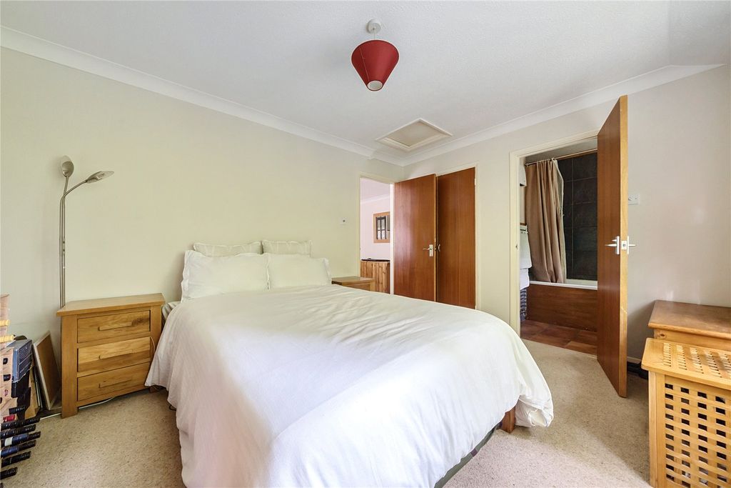 Additional image 8 of 1 bed flat for saleHindhead, Surrey GU26