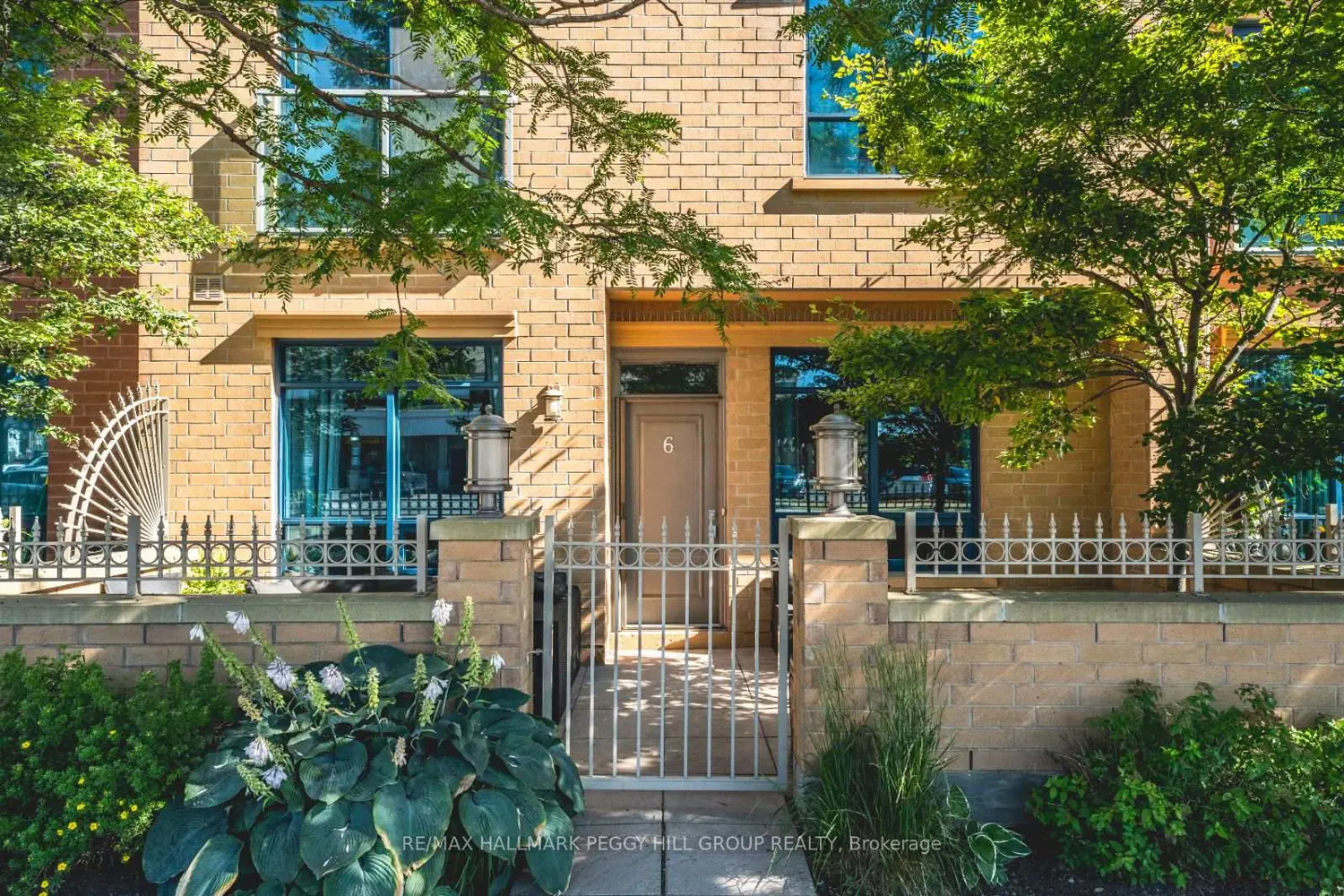 6 Victoria Street