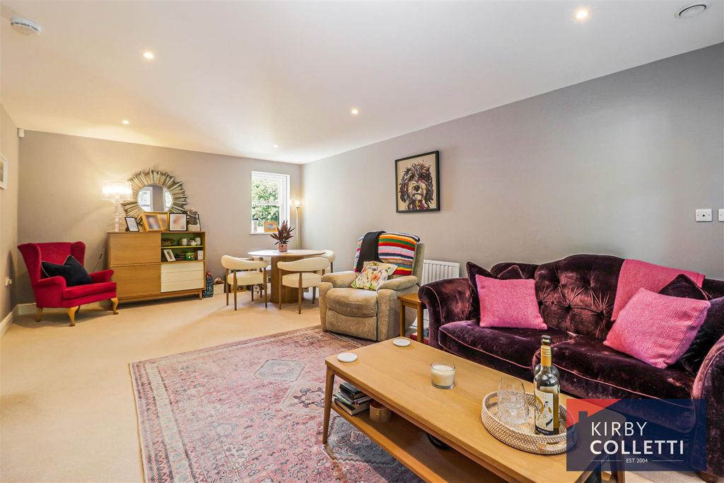 Additional image 5 of 5 bed detached house for saleWoodlands Drive, Hoddesdon EN11