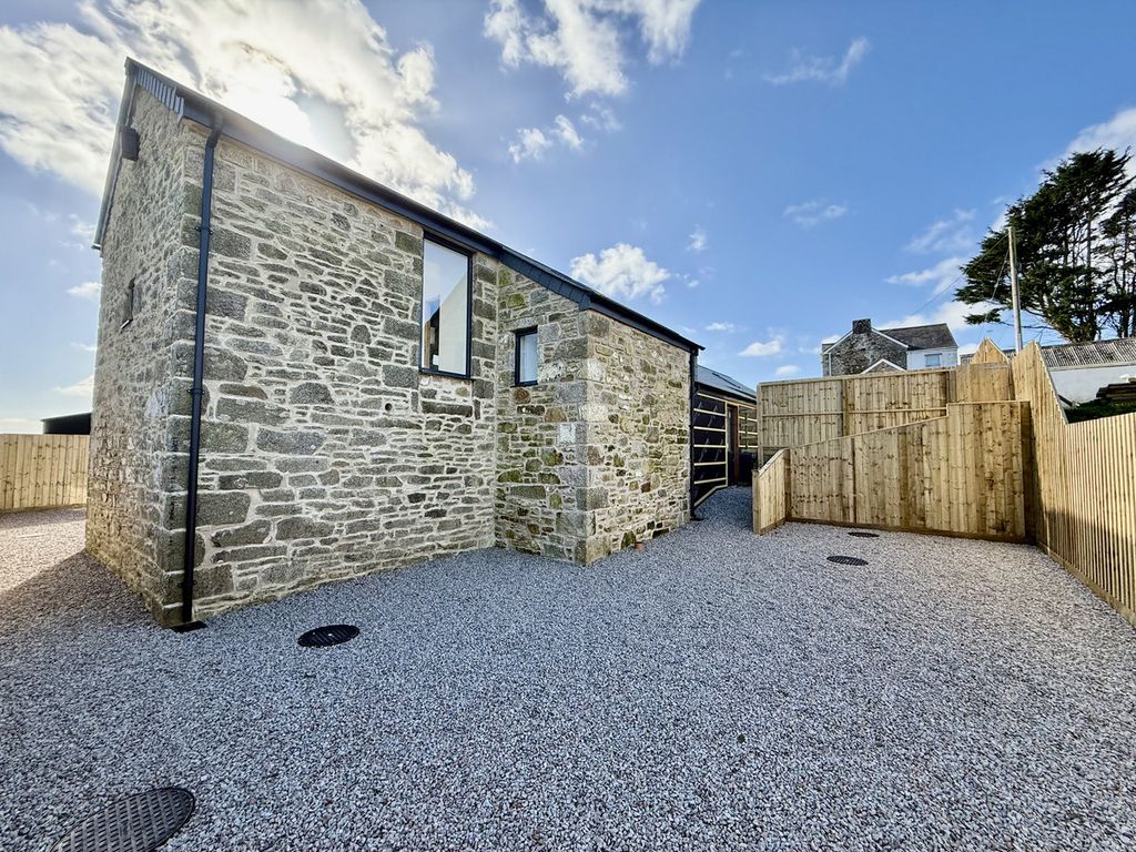 4 bed barn conversion for saleBeautifully Crafted Detached Barn Conversion, Helston TR13 photo 5