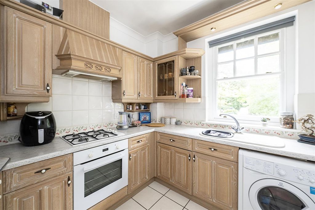 Additional image 2 of 2 bed flat for saleMilton Road, Harpenden AL5
